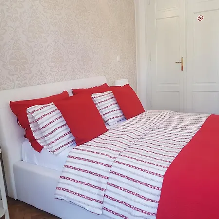 Medea 2 With Private Parking Apartment *